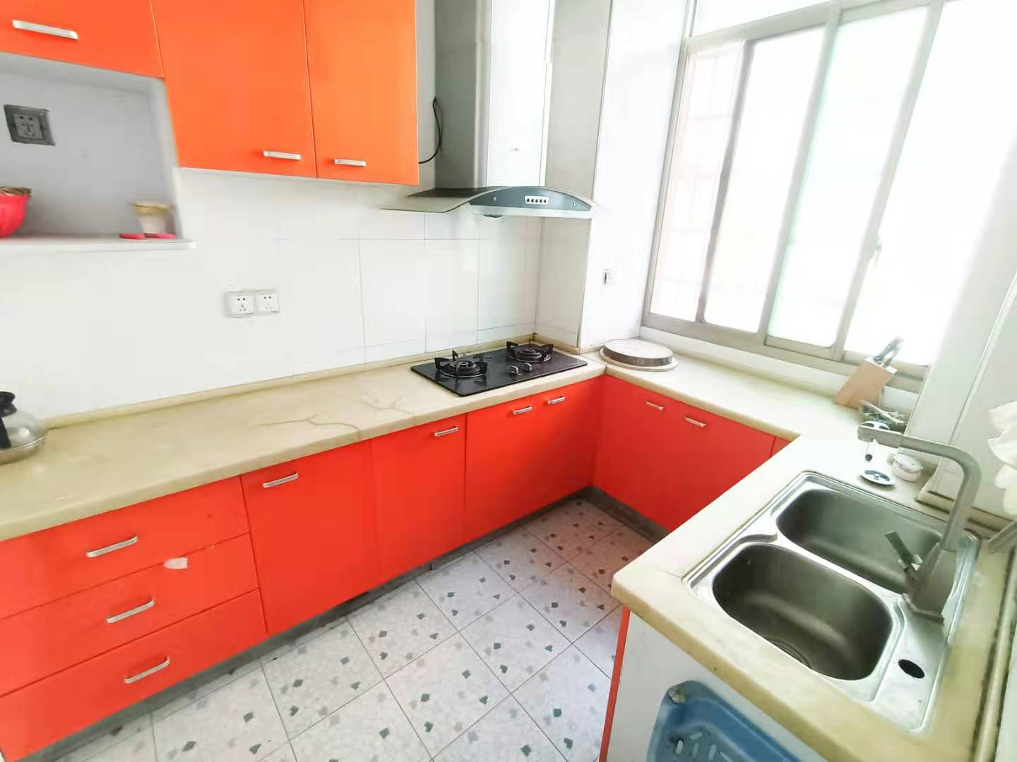 颐园小区  3室2厅2卫    65.0万 颐园小区  3室2厅2卫    65.0万厨房