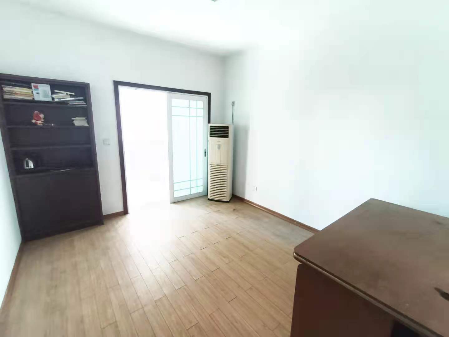 颐园小区  3室2厅2卫    65.0万 颐园小区  3室2厅2卫    65.0万卧室