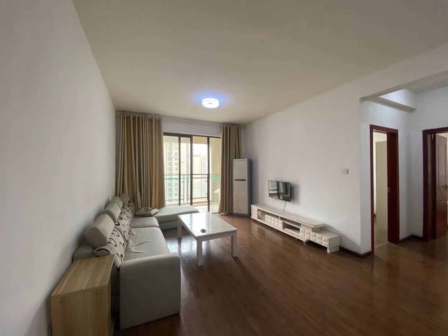 远大中央公园一期  2室2厅1卫    2000.0元/月室内图