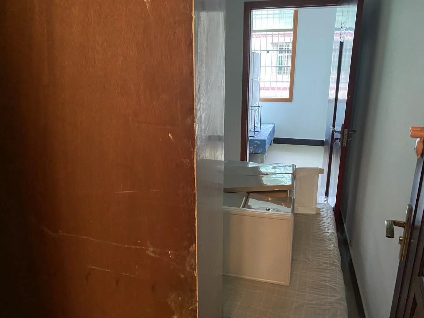 羊舞岭小区 3室2厅2卫 1700.0元/月 羊舞岭小区 3室2厅2卫 1700.0元/月室内图