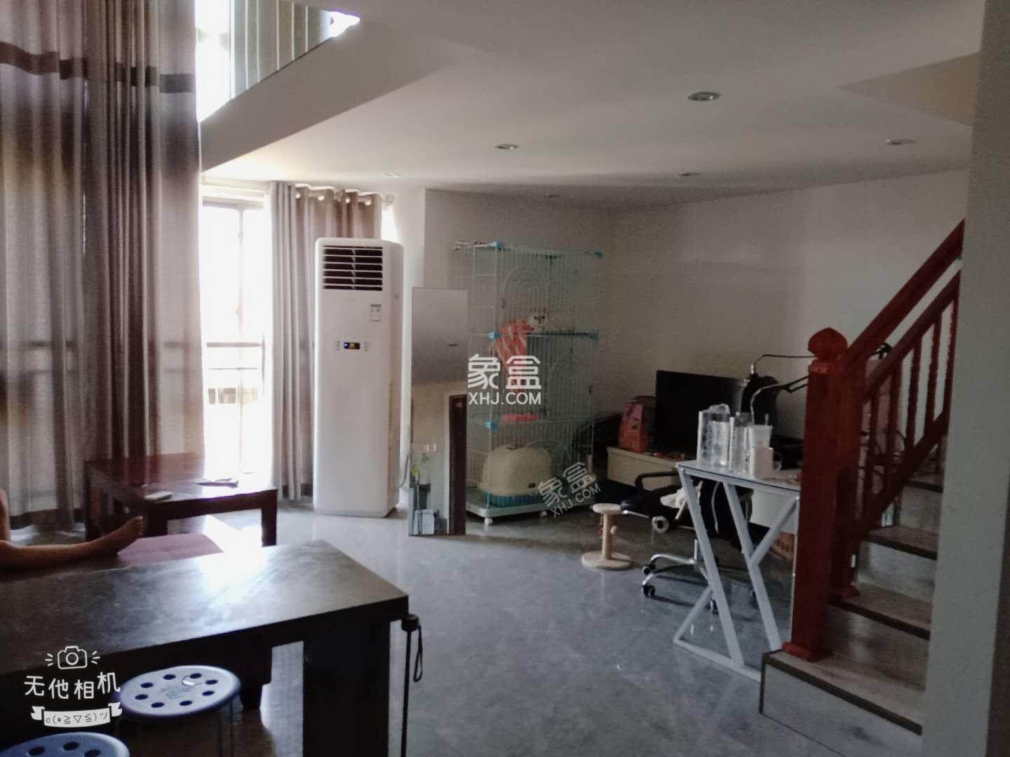 香格里拉 2室2厅1卫 1800.0元/月 香格里拉 2室2厅1卫 1800.0元/月室内图