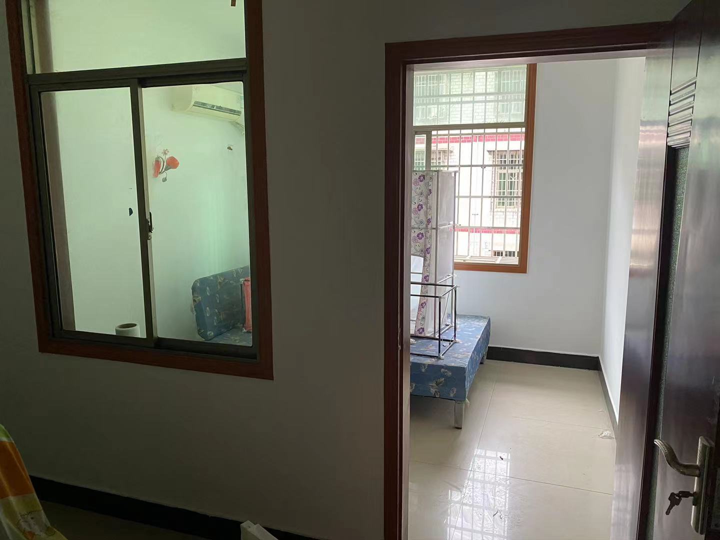 羊舞岭小区 3室2厅2卫 1700.0元/月 羊舞岭小区 3室2厅2卫 1700.0元/月室内图