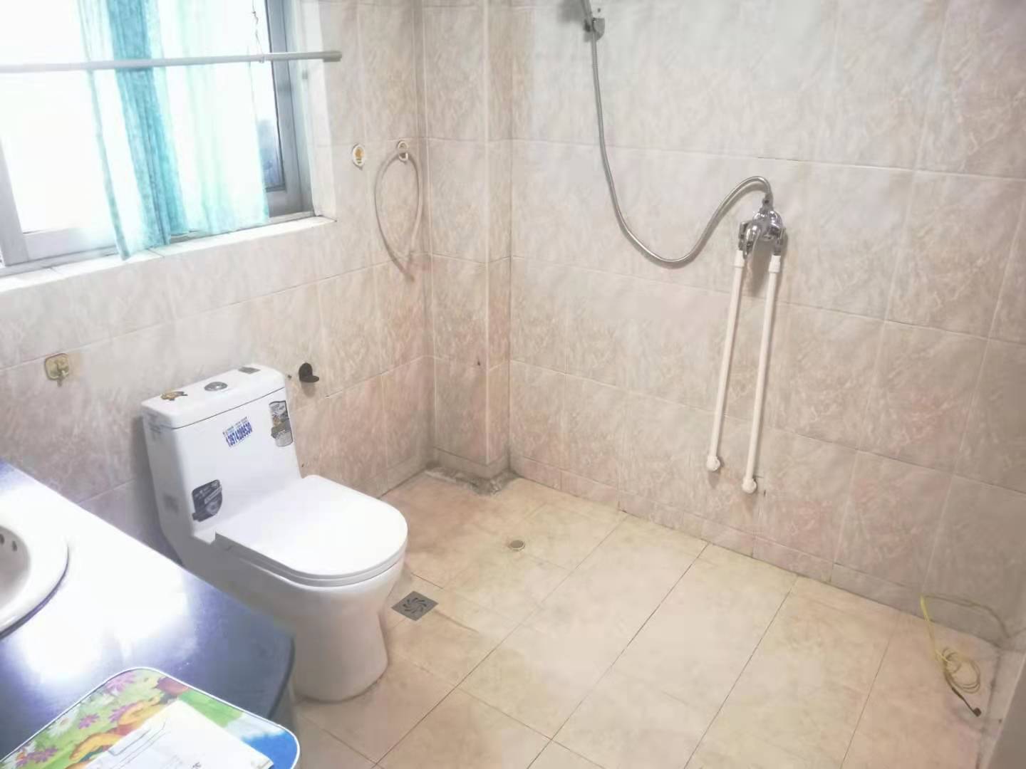 步行街土产公司宿舍 3室2厅2卫 2100.0元/月 步行街土产公司宿舍 3室2厅2卫 2100.0元/月室内图