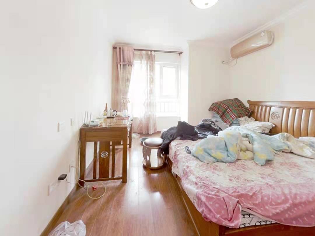 中海凯旋门  2室1厅1卫   245.00万卧室