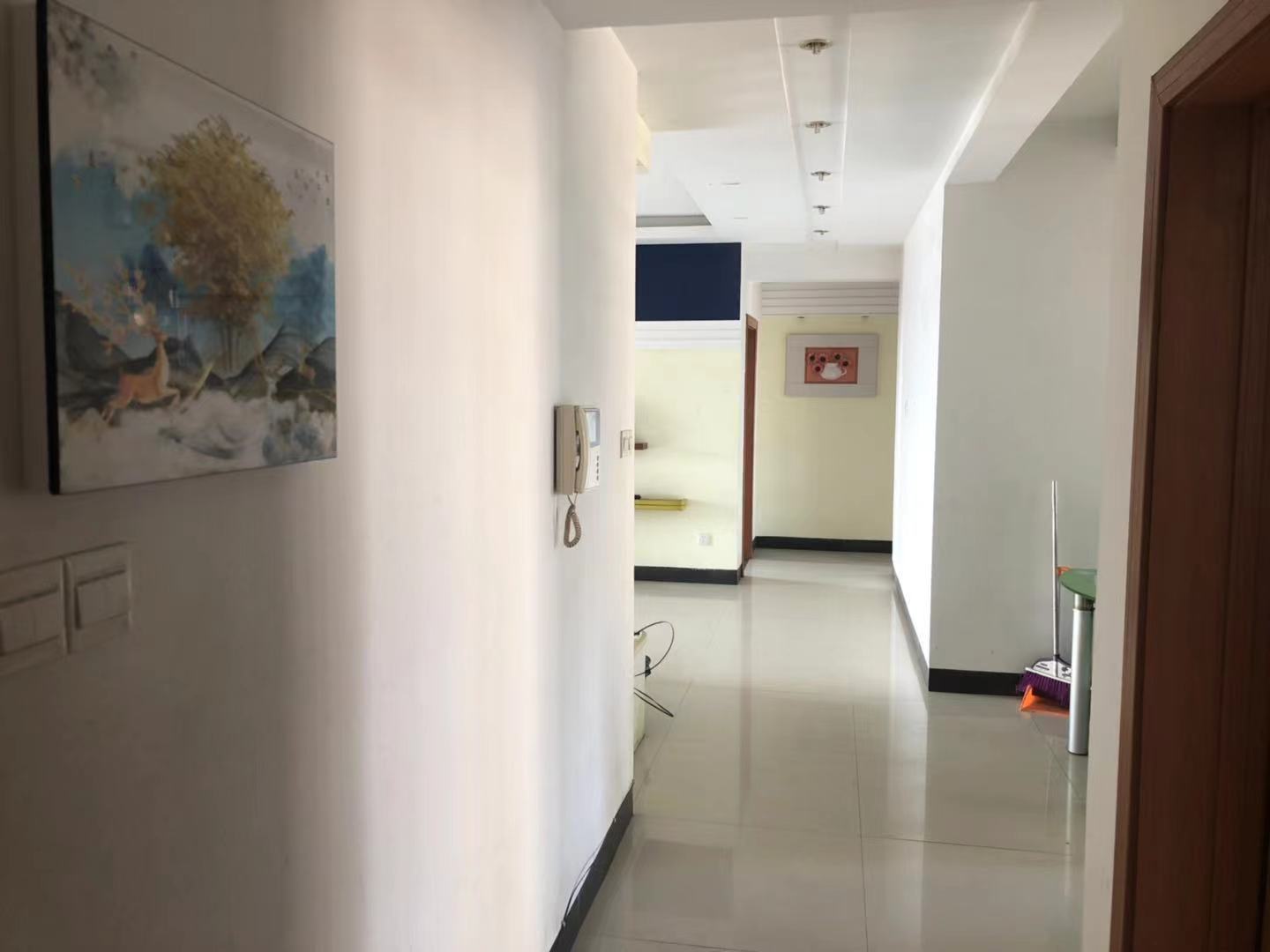 加州阳光小区(吉星阳光) 4室2厅2卫 2200.0元/月 加州阳光小区(吉星阳光) 4室2厅2卫 2200.0元/月室内图