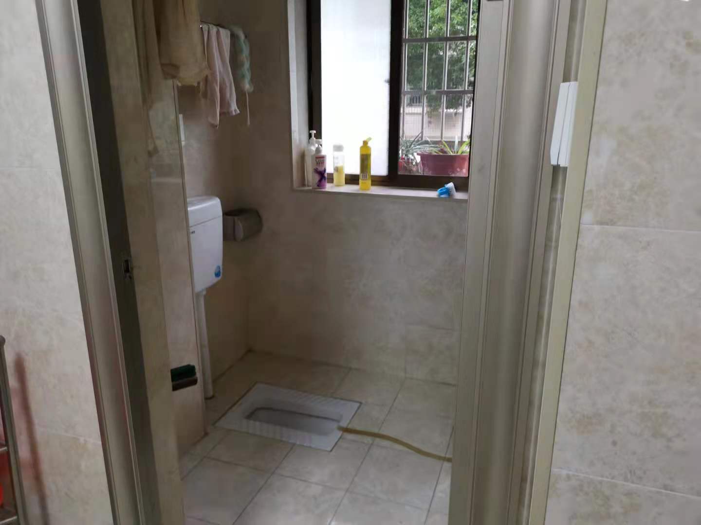 梓山苑小区 3室2厅2卫 82.8万 梓山苑小区 3室2厅2卫 82.8万客厅