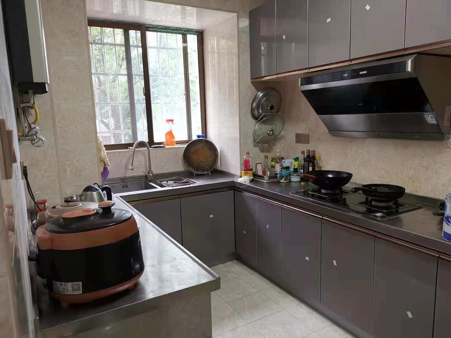 梓山苑小区 3室2厅2卫 82.8万 梓山苑小区 3室2厅2卫 82.8万卫生间