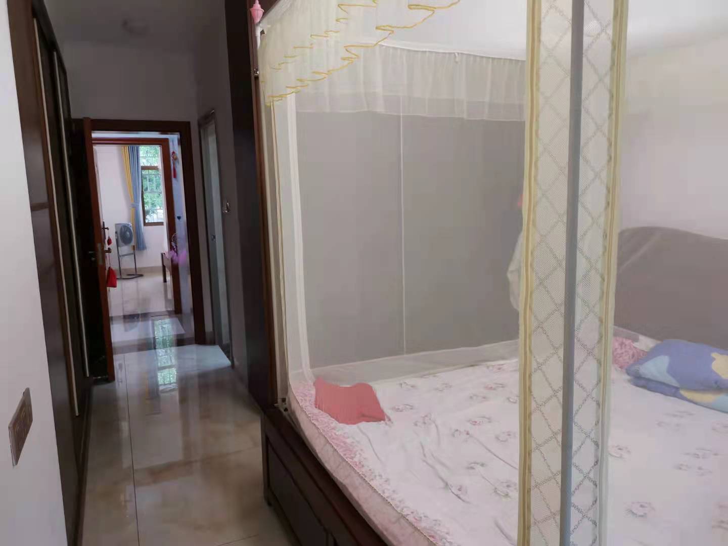 梓山苑小区 3室2厅2卫 82.8万 梓山苑小区 3室2厅2卫 82.8万客厅