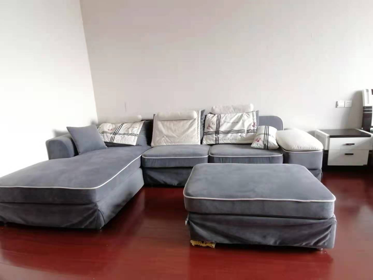 西湖公寓  1室1厅1卫    1100.0元/月 西湖公寓  1室1厅1卫    1100.0元/月室内图