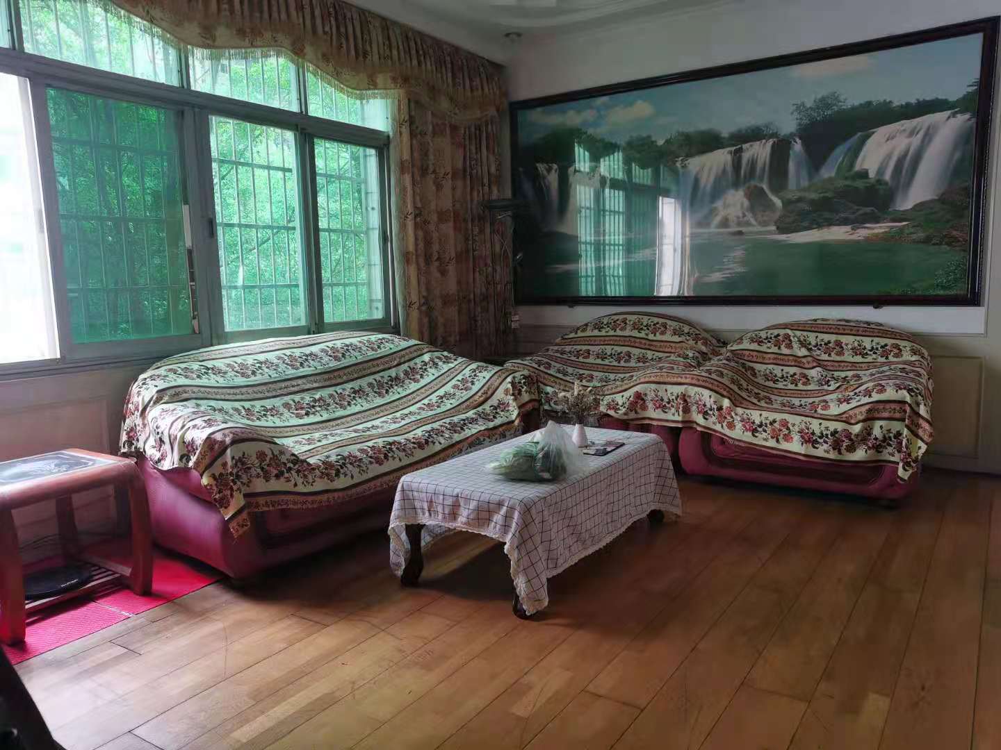 赫山区国税局家属楼  3室2厅2卫    1600.0元/月 赫山区国税局家属楼  3室2厅2卫    1600.0元/月室内图