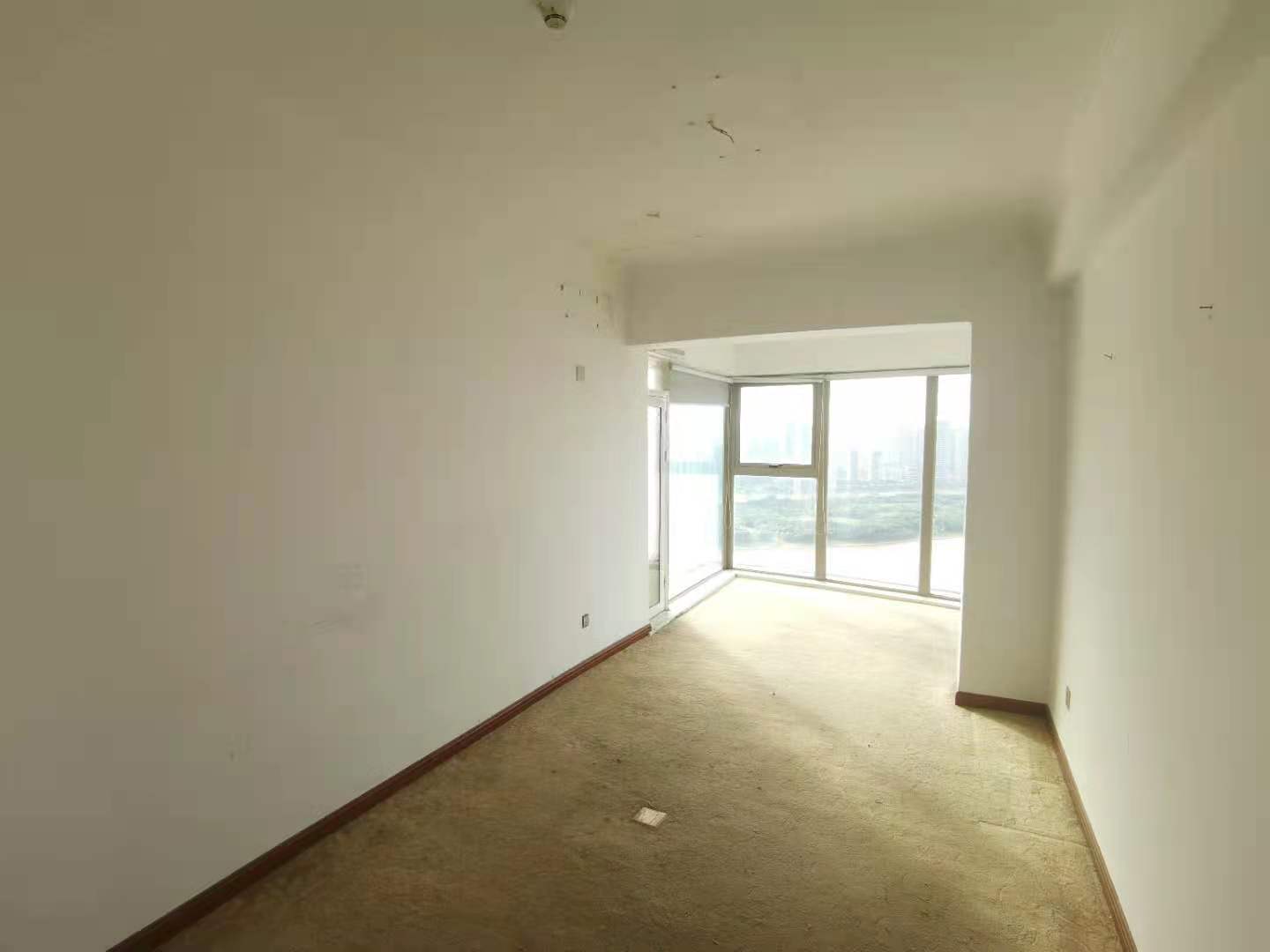 潮宗御苑  4室2廳2衛(wèi)    8500.0元/月室內(nèi)圖