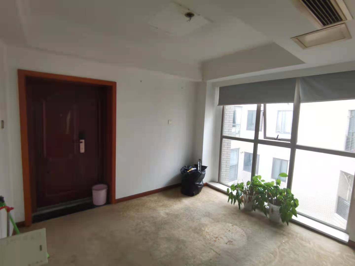 潮宗御苑  4室2廳2衛(wèi)    8500.0元/月室內(nèi)圖