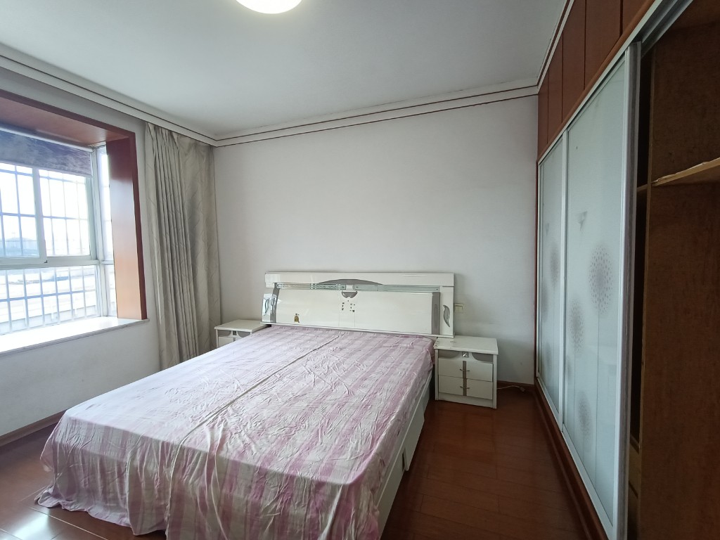 翡翠林居  3室2厅2卫    2400.0元/月室内图