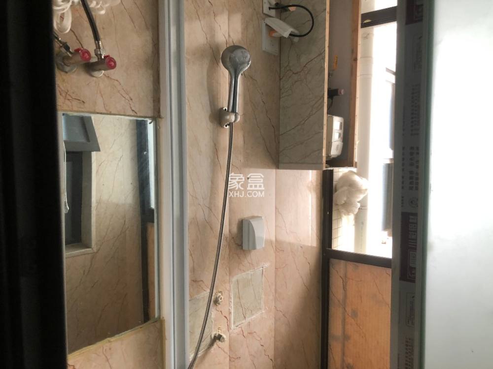 远大中央公园三期  3室2厅1卫    2400.0元/月