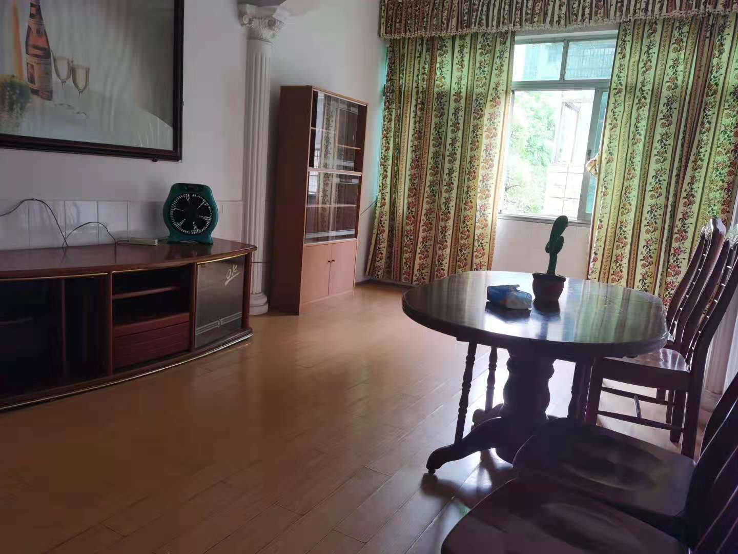 赫山区国税局家属楼  3室2厅2卫    1600.0元/月 赫山区国税局家属楼  3室2厅2卫    1600.0元/月室内图