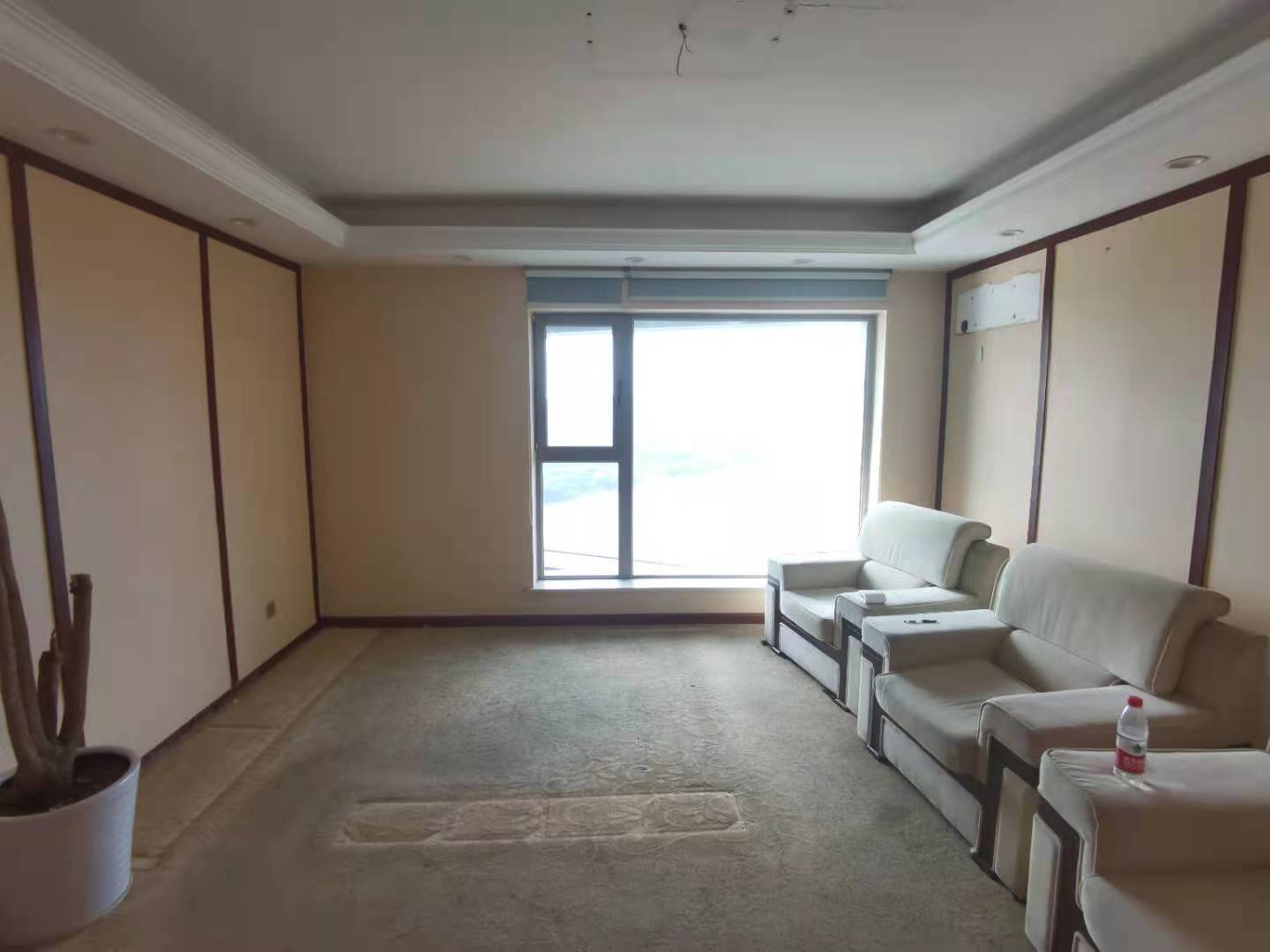 潮宗御苑  4室2廳2衛(wèi)    8500.0元/月室內(nèi)圖