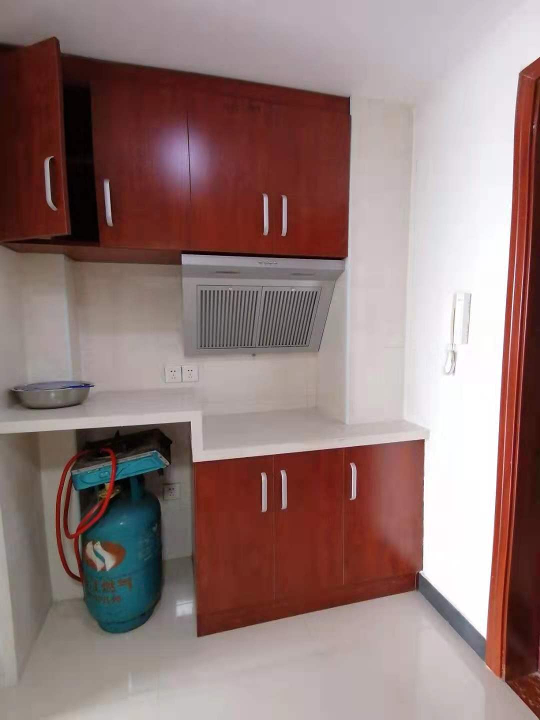 西湖公寓  1室1厅1卫    1100.0元/月 西湖公寓  1室1厅1卫    1100.0元/月室内图