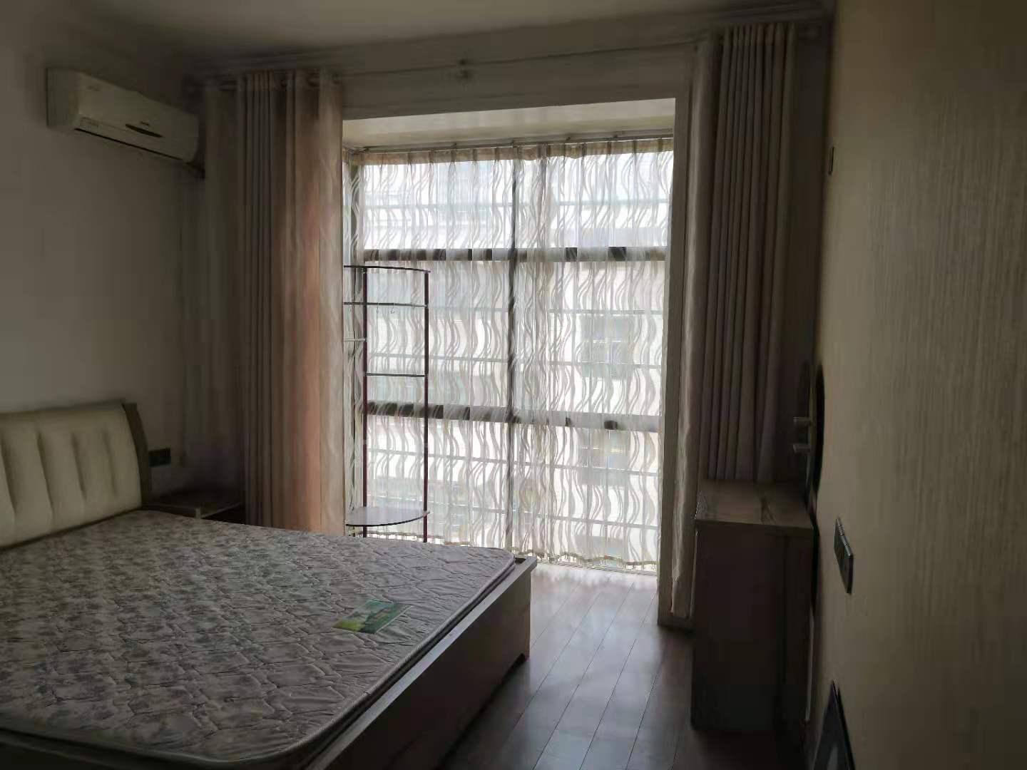 世纪花苑 5室3厅3卫 65.8万 世纪花苑 5室3厅3卫 65.8万卧室