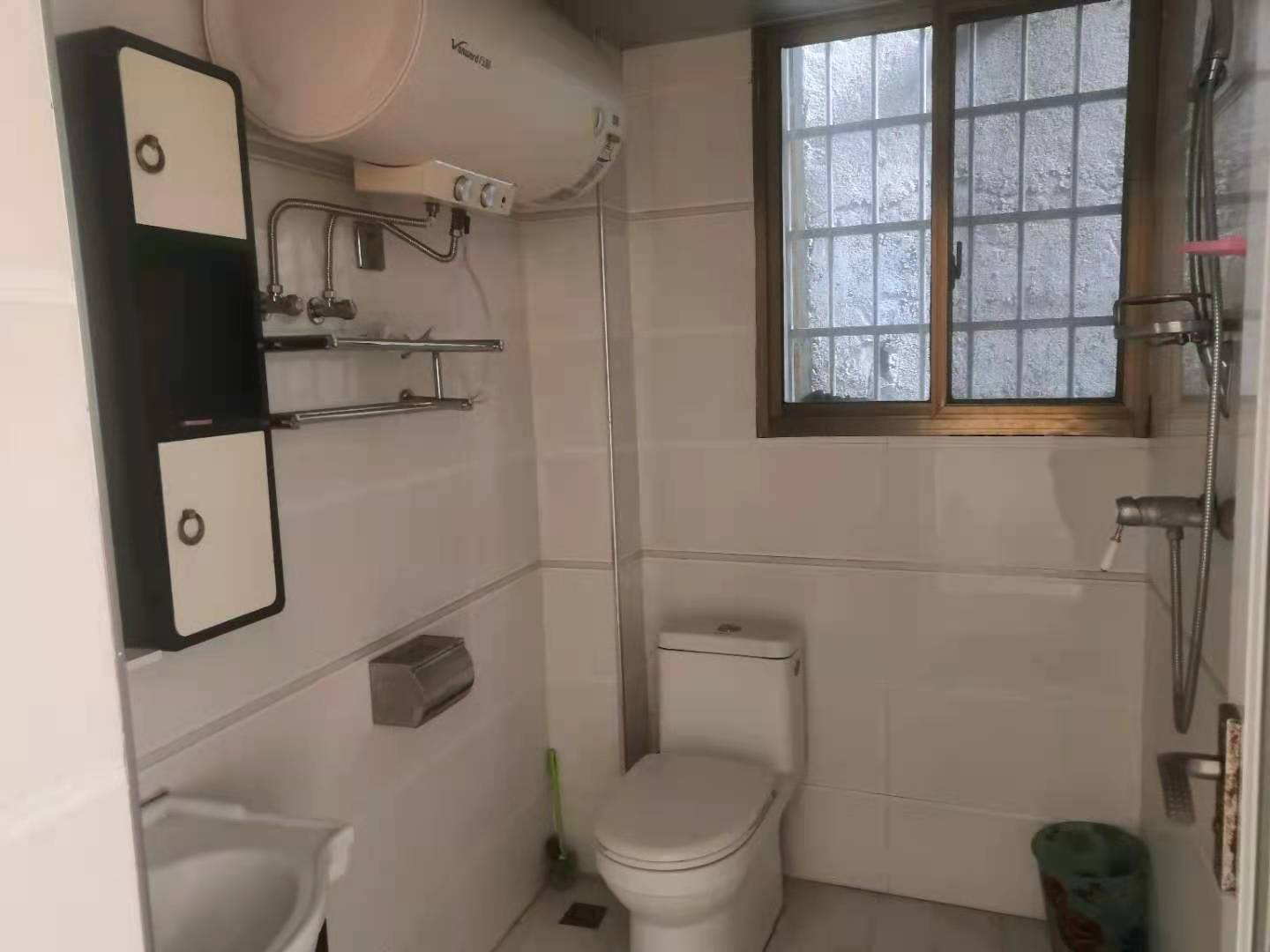 世纪花苑 5室3厅3卫 65.8万 世纪花苑 5室3厅3卫 65.8万阳台