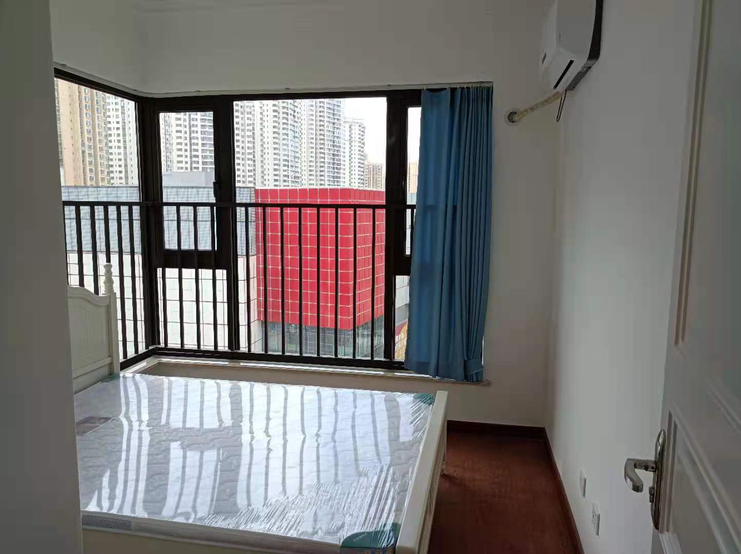 中海锦江城云熙二期  3室2厅2卫   2600.00元/月户型图