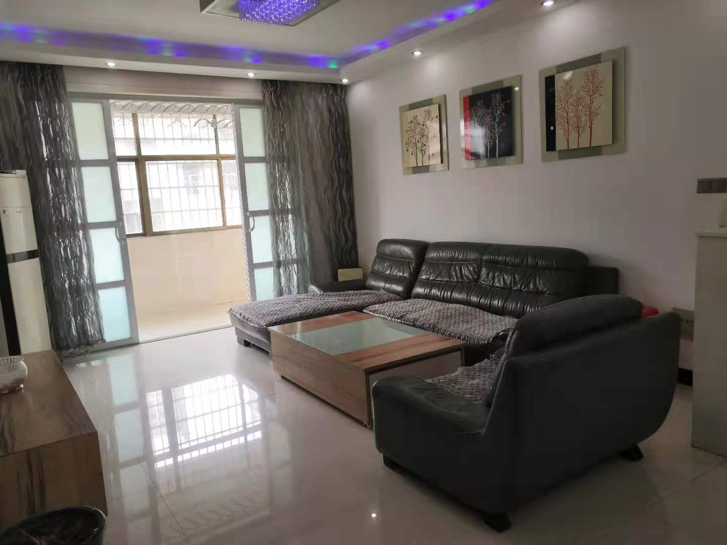 世纪花苑 5室3厅3卫 65.8万 世纪花苑 5室3厅3卫 65.8万客厅