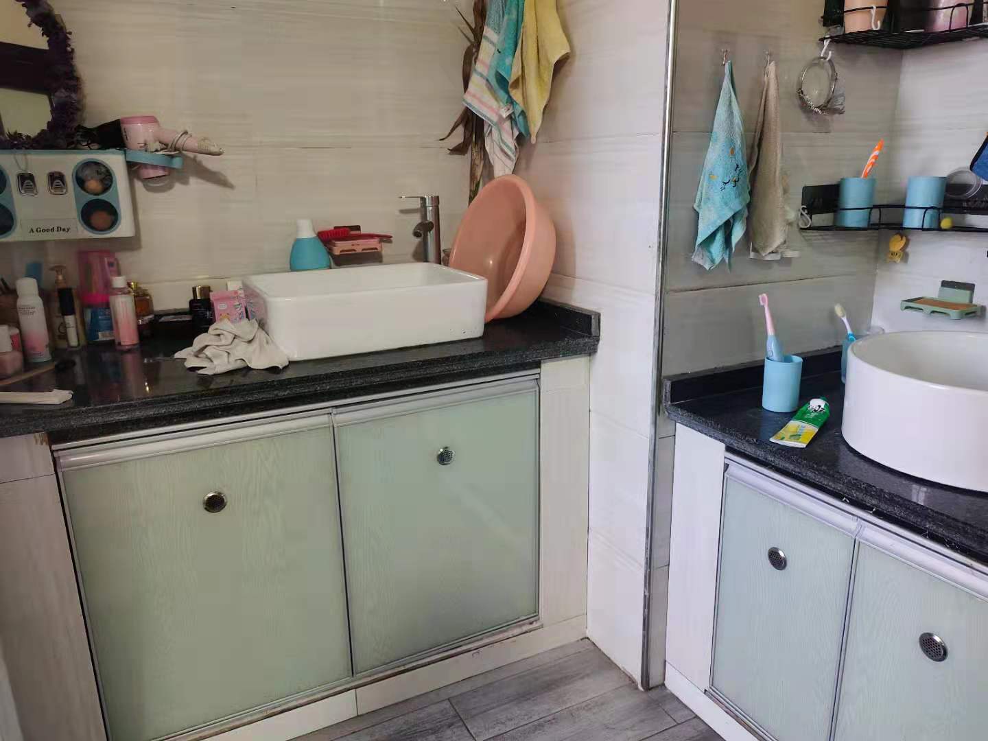 全丰小区  5室2厅3卫    51.8万卧室