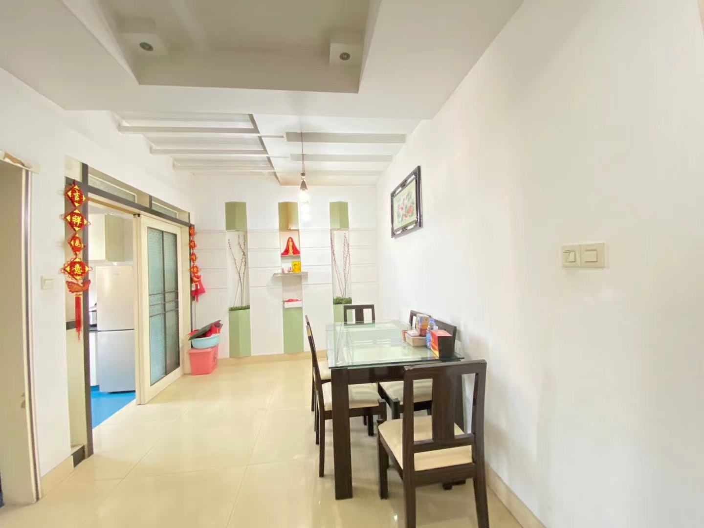 先锋小区 3室2厅1卫 1600.0元/月 先锋小区 3室2厅1卫 1600.0元/月室内图