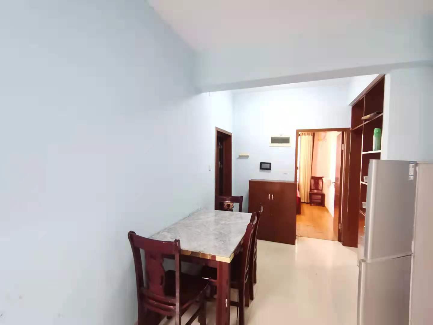 尚格名城香榭丽舍  3室2厅1卫    64.8万 尚格名城香榭丽舍  3室2厅1卫    64.8万客厅