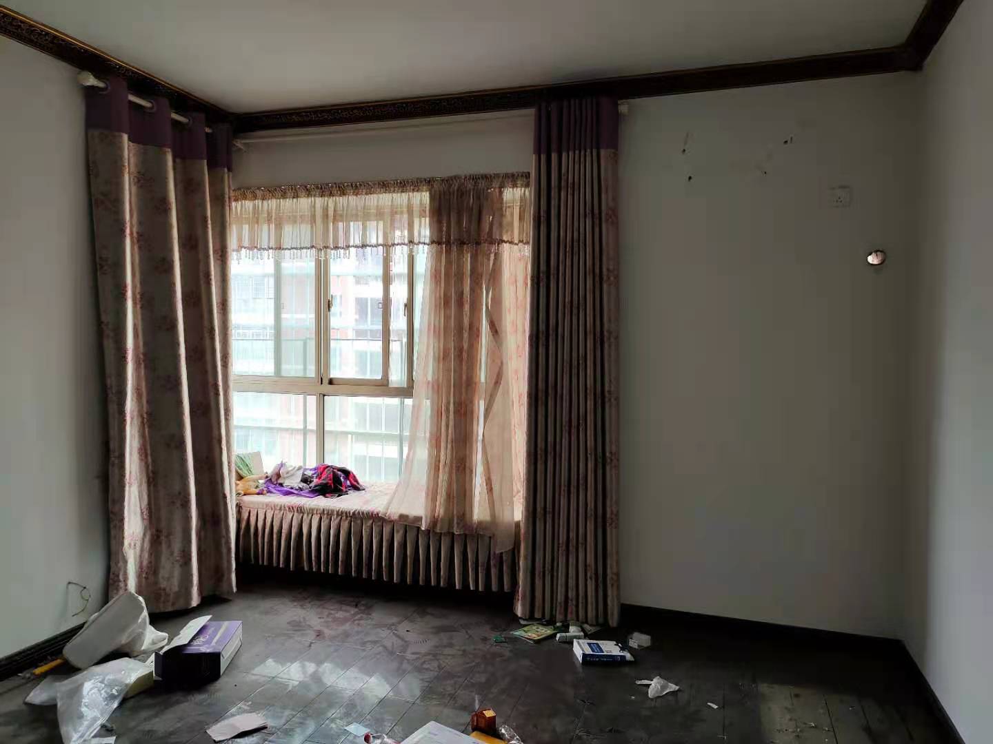 东方豪苑 3室2厅2卫 65.8万 东方豪苑 3室2厅2卫 65.8万客厅