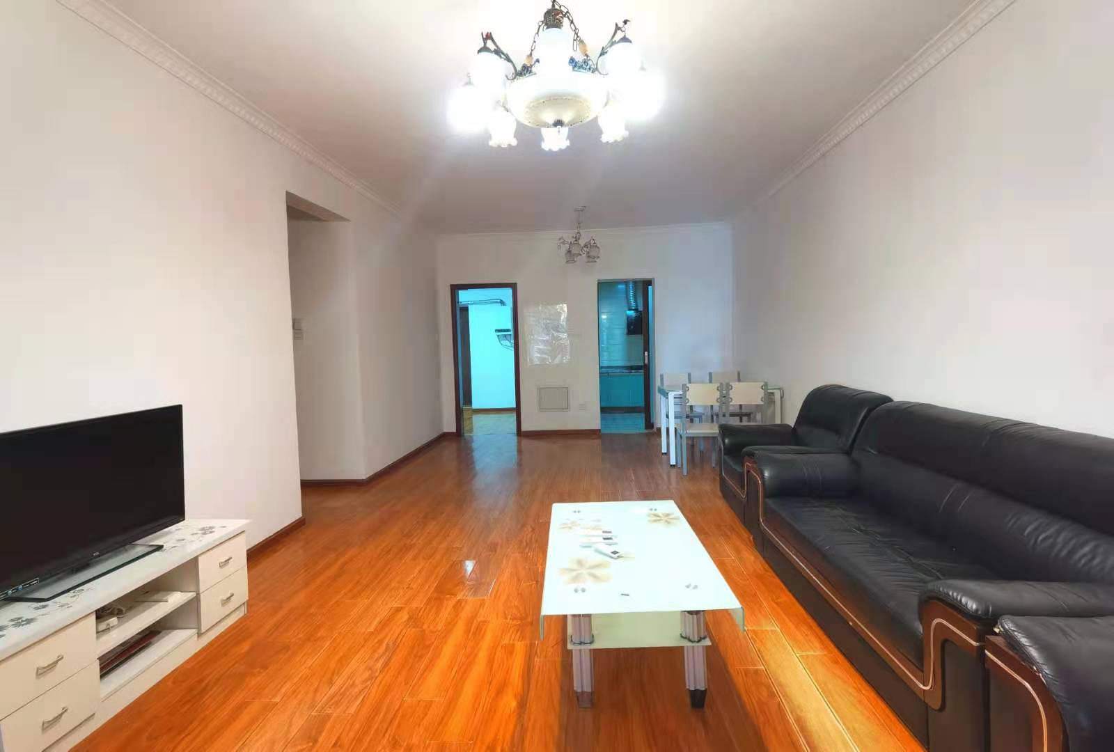 南湖国际5期  3室2厅2卫    2800.0元/月 南湖国际5期  3室2厅2卫    2800.0元/月室内图