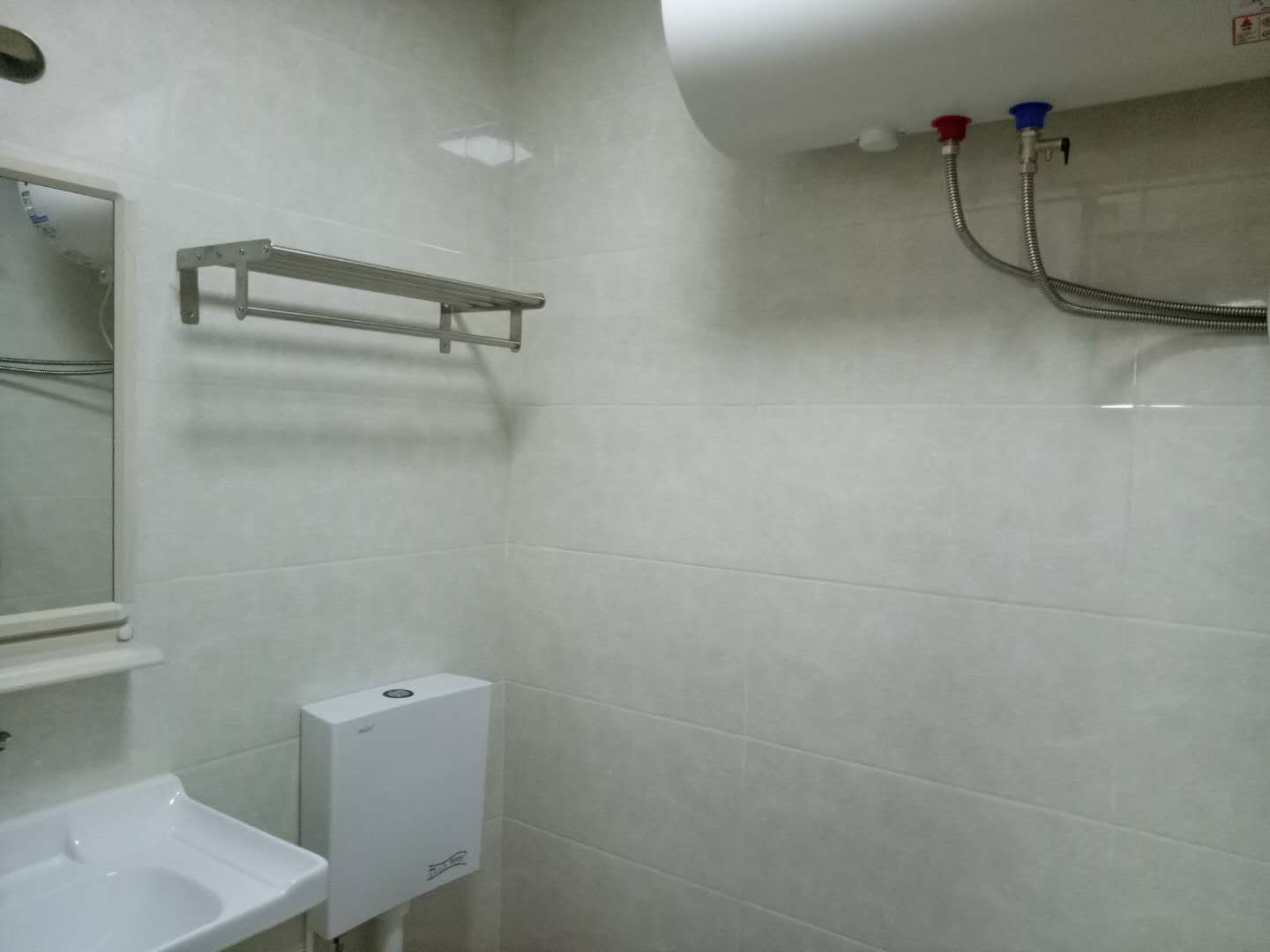 家饰建材城 2室1厅1卫 1100.0元/月 家饰建材城 2室1厅1卫 1100.0元/月室内图