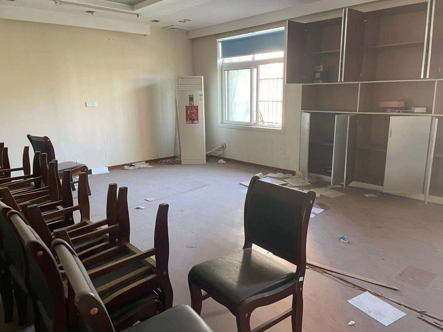 长建建材市场  1室1厅1卫    18000.0元/月 长建建材市场  1室1厅1卫    18000.0元/月