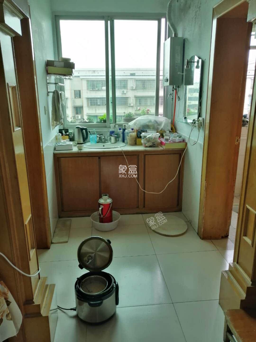 朝阳工商苑 3室2厅1卫 51.0万 朝阳工商苑 3室2厅1卫 51.0万客厅