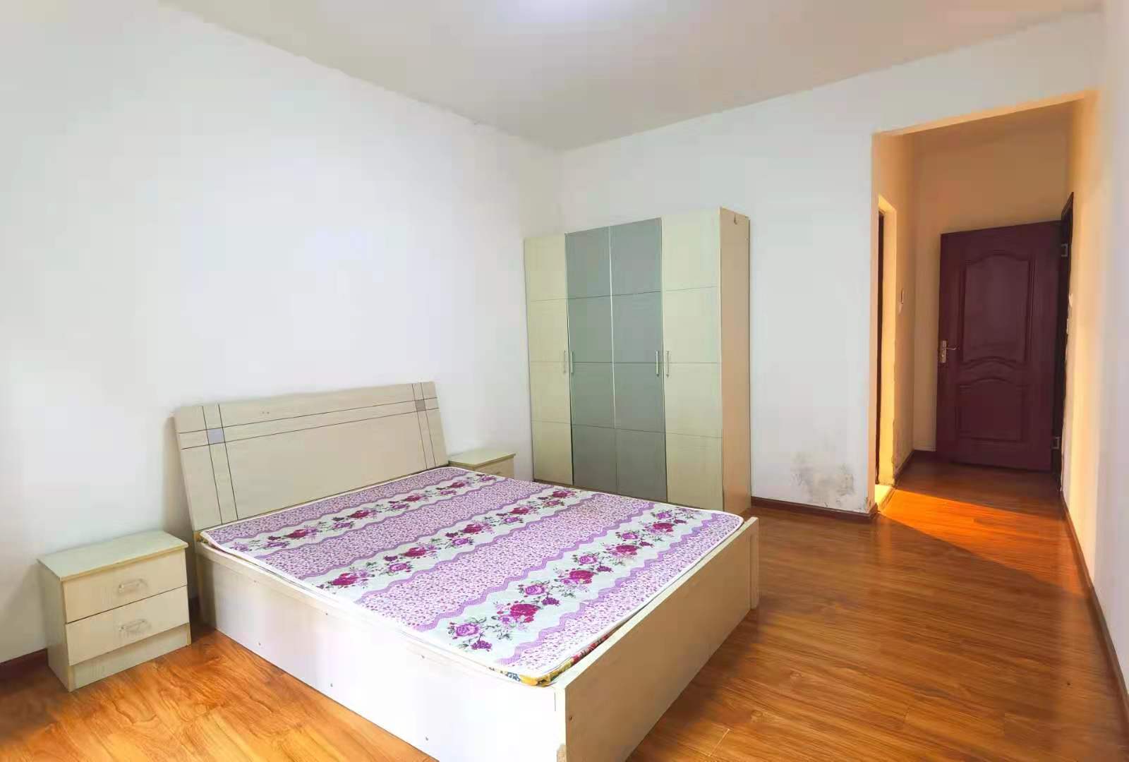 南湖国际5期  3室2厅2卫    2800.0元/月 南湖国际5期  3室2厅2卫    2800.0元/月室内图