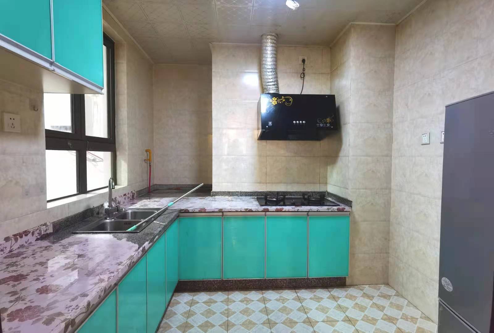 南湖国际5期  3室2厅2卫    2800.0元/月 南湖国际5期  3室2厅2卫    2800.0元/月室内图