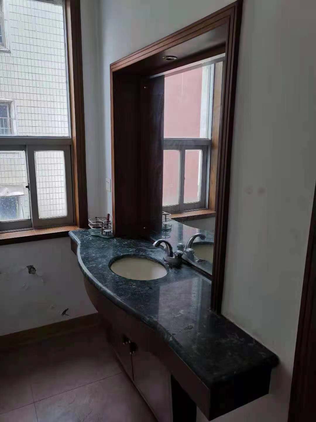 汇丰小区 3室2厅1卫 1300.0元/月 汇丰小区 3室2厅1卫 1300.0元/月小区图