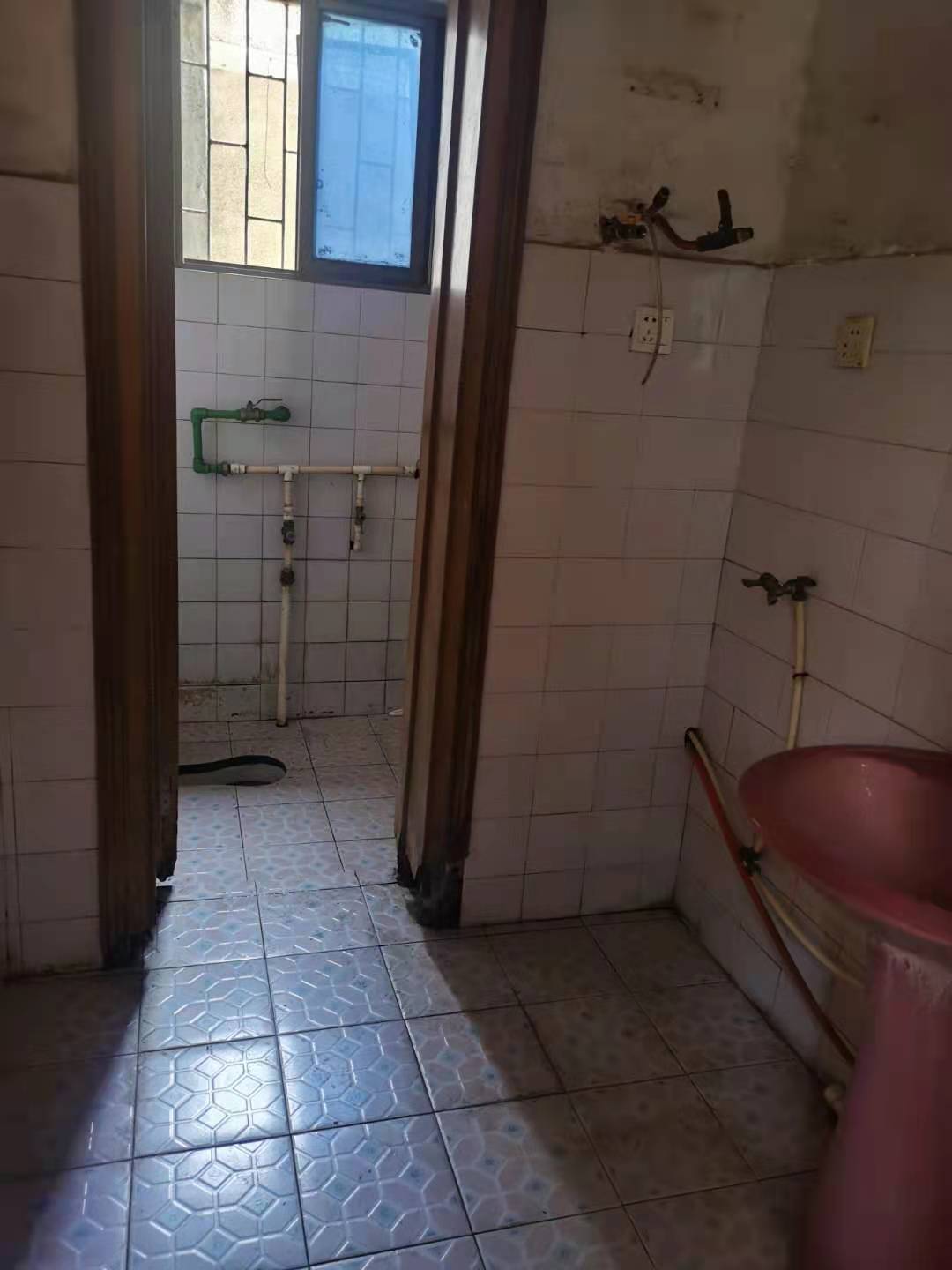 风景园林管理处家属院 3室2厅1卫 59.8万 风景园林管理处家属院 3室2厅1卫 59.8万卫生间