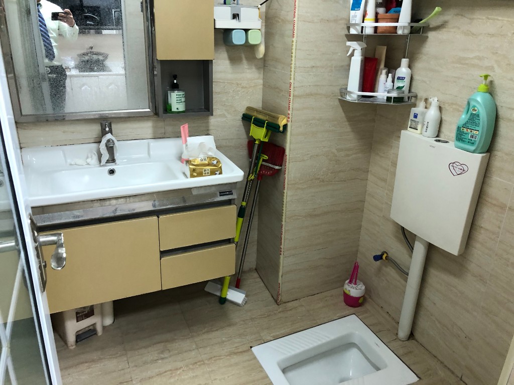 鸿星新天地  1室2厅2卫   39.00万客厅