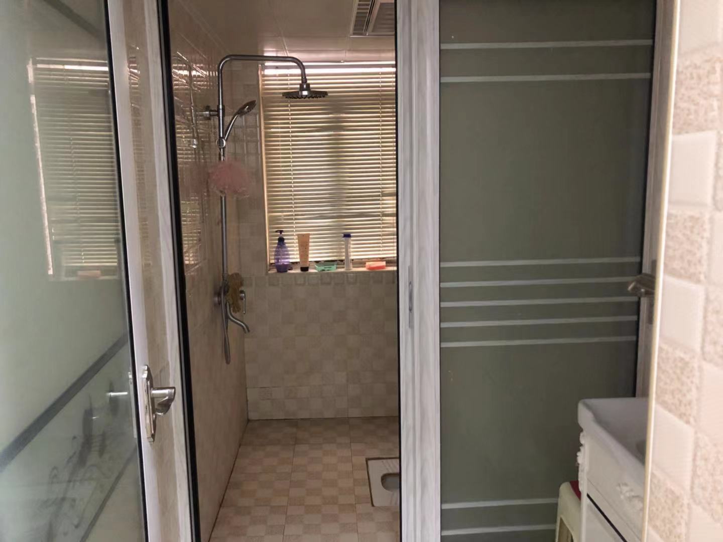 金园小区  3室2厅2卫    100.0万 金园小区  3室2厅2卫    100.0万卫生间