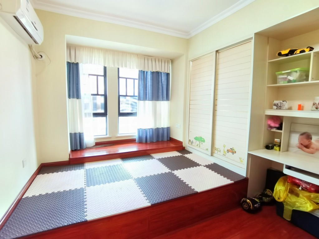 泰山公馆 3室2厅1卫 72.0万 泰山公馆 3室2厅1卫 72.0万客厅