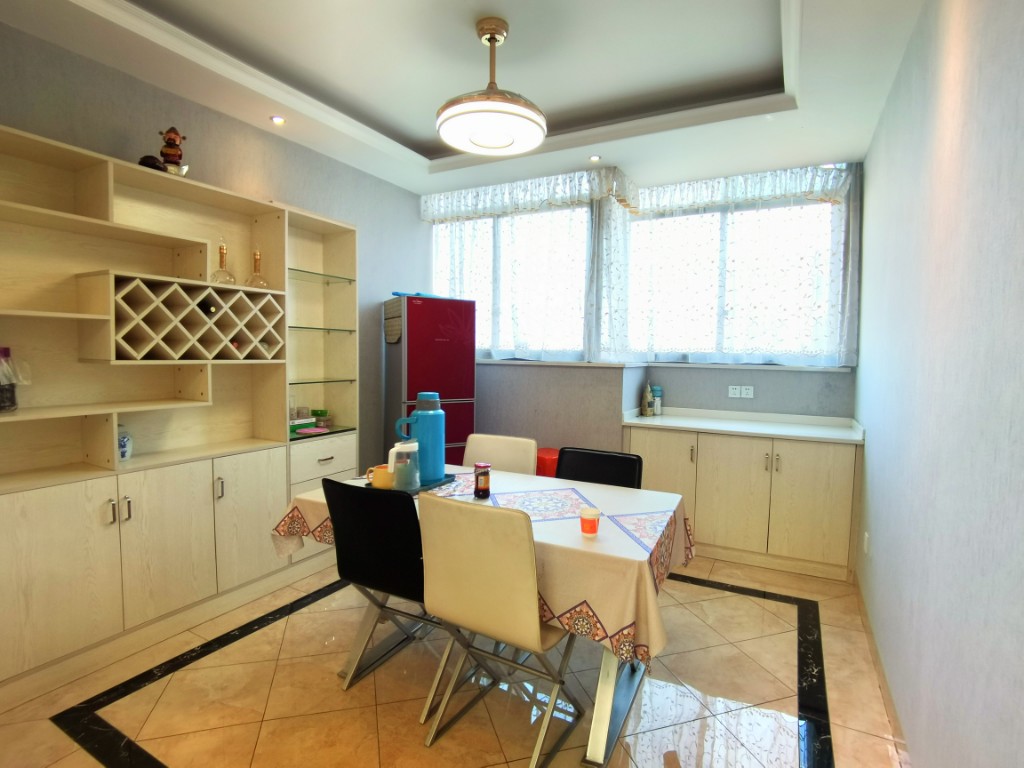 泰山公馆 3室2厅1卫 72.0万 泰山公馆 3室2厅1卫 72.0万客厅