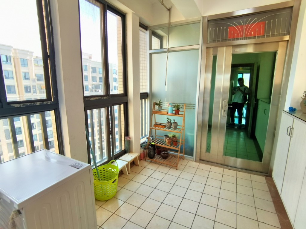 泰山公馆 3室2厅1卫 72.0万 泰山公馆 3室2厅1卫 72.0万客厅