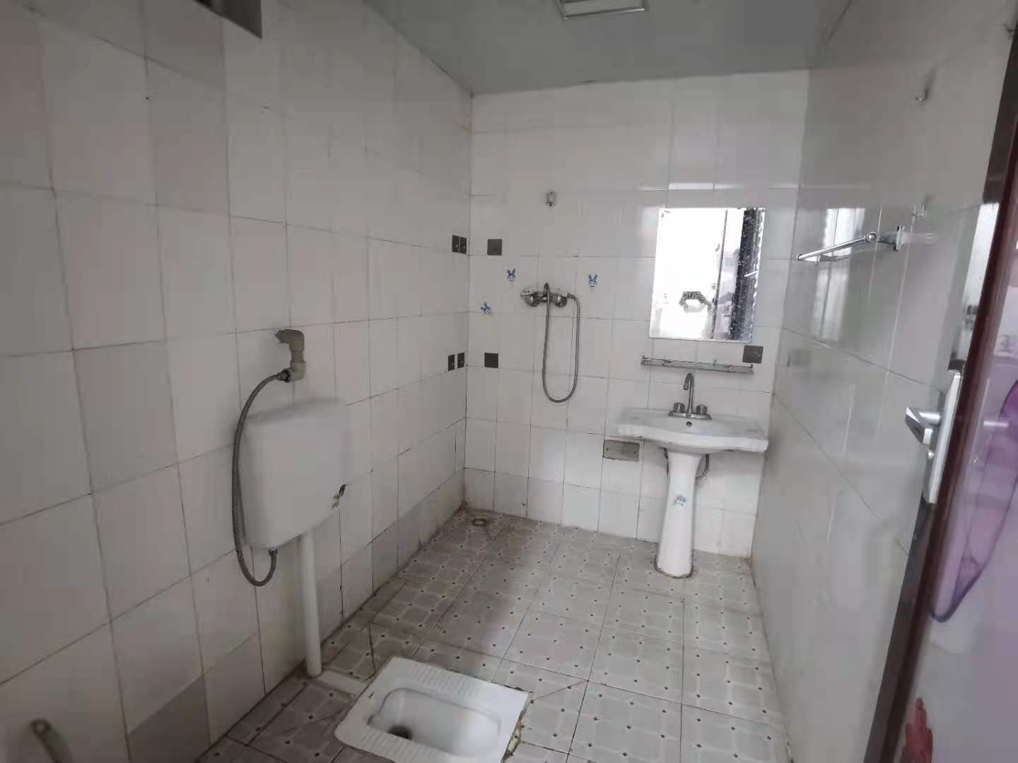 南湖锦苑 1室1厅1卫 1700.0元/月 南湖锦苑 1室1厅1卫 1700.0元/月室内图