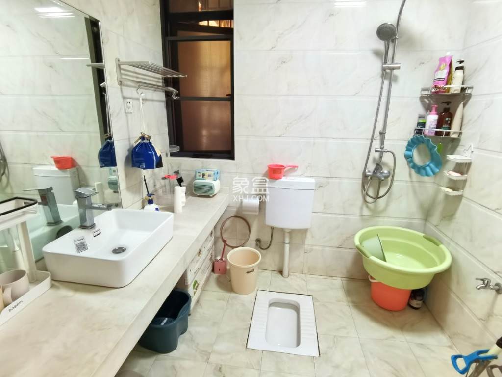 泰山公馆 3室2厅1卫 72.0万 泰山公馆 3室2厅1卫 72.0万客厅