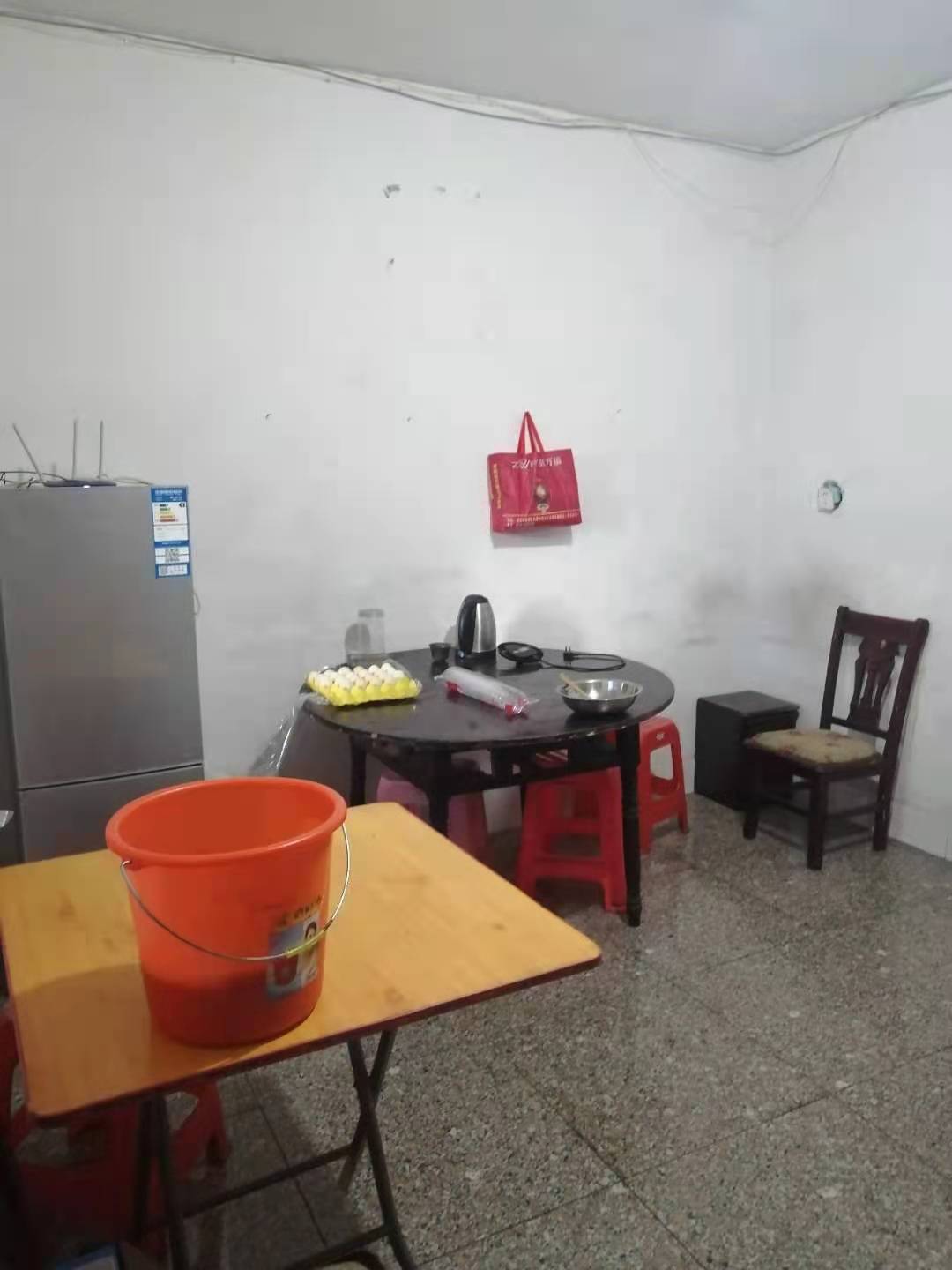 418基础公司 2室1厅1卫 39.8万 418基础公司 2室1厅1卫 39.8万客厅