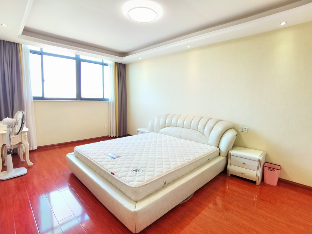 泰山公馆 3室2厅1卫 72.0万 泰山公馆 3室2厅1卫 72.0万客厅