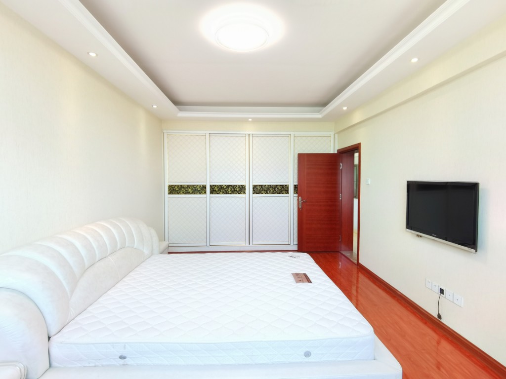 泰山公馆 3室2厅1卫 72.0万 泰山公馆 3室2厅1卫 72.0万客厅