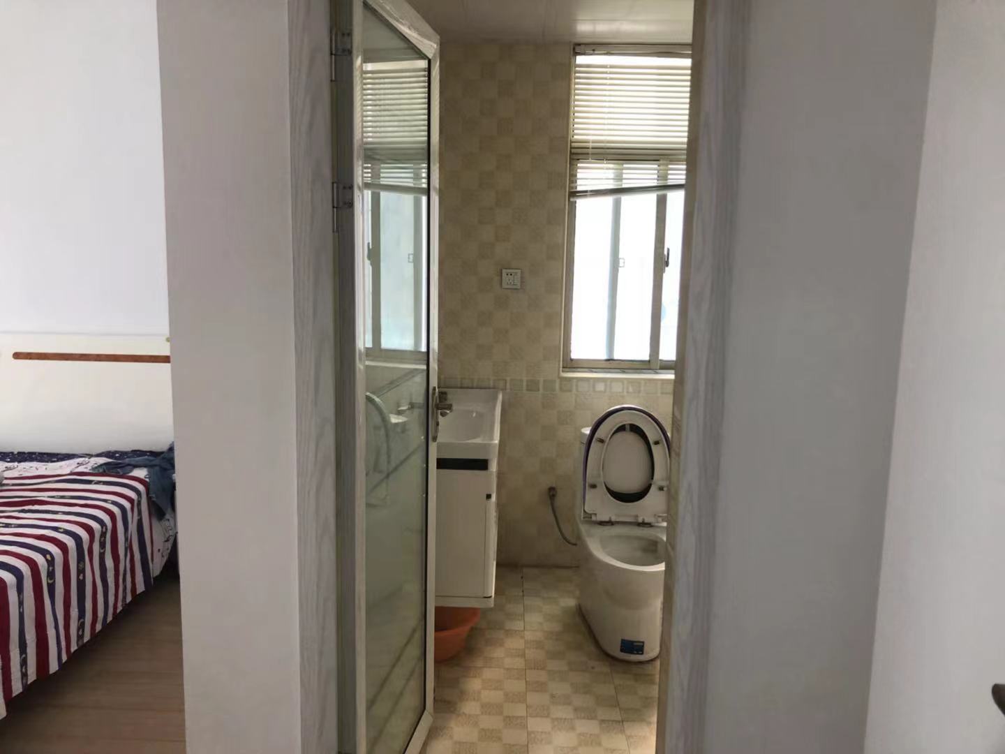 金园小区  3室2厅2卫    100.0万 金园小区  3室2厅2卫    100.0万卫生间