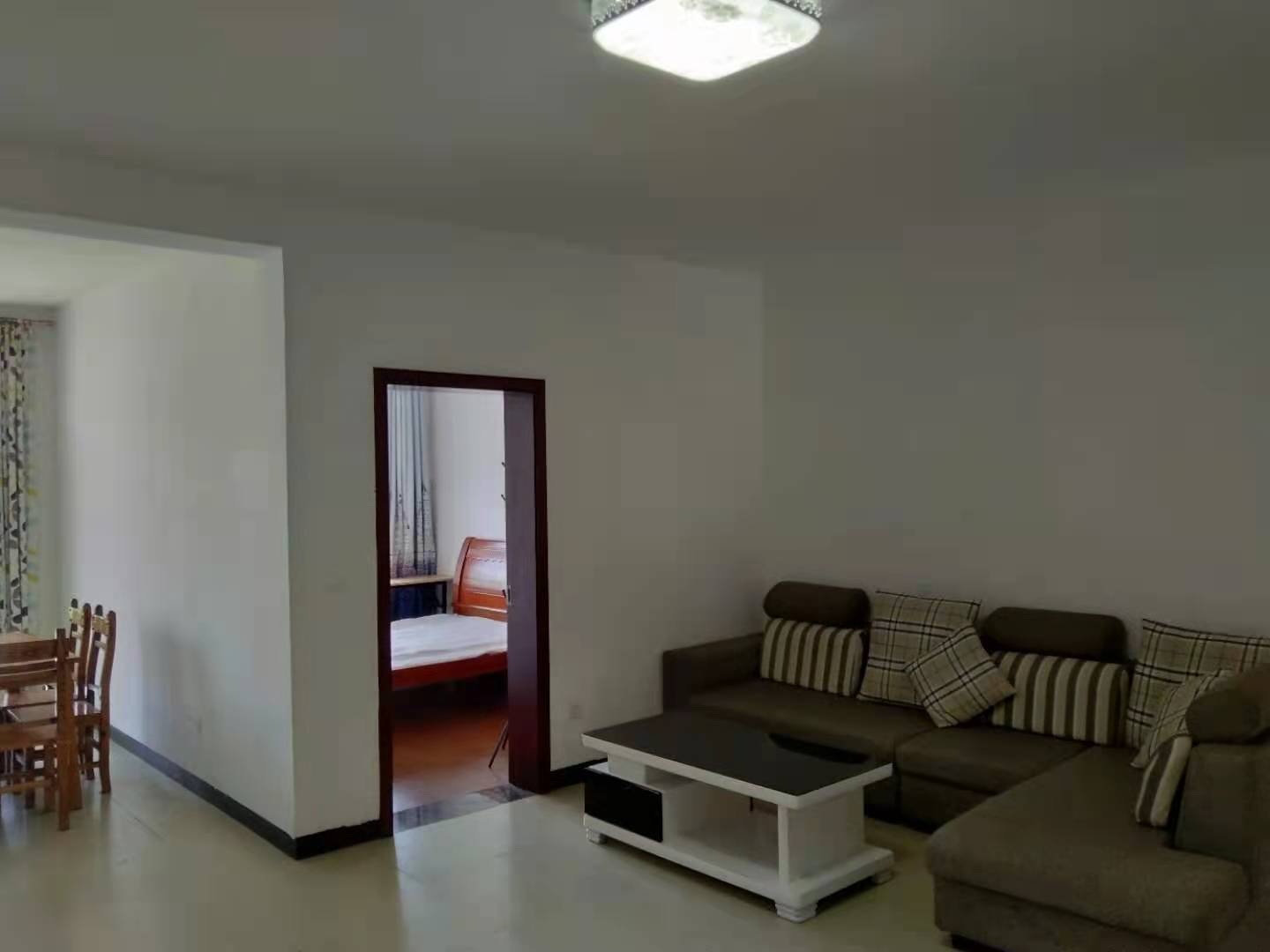 会龙山社区 3室2厅1卫 1300.0元/月 会龙山社区 3室2厅1卫 1300.0元/月室内图