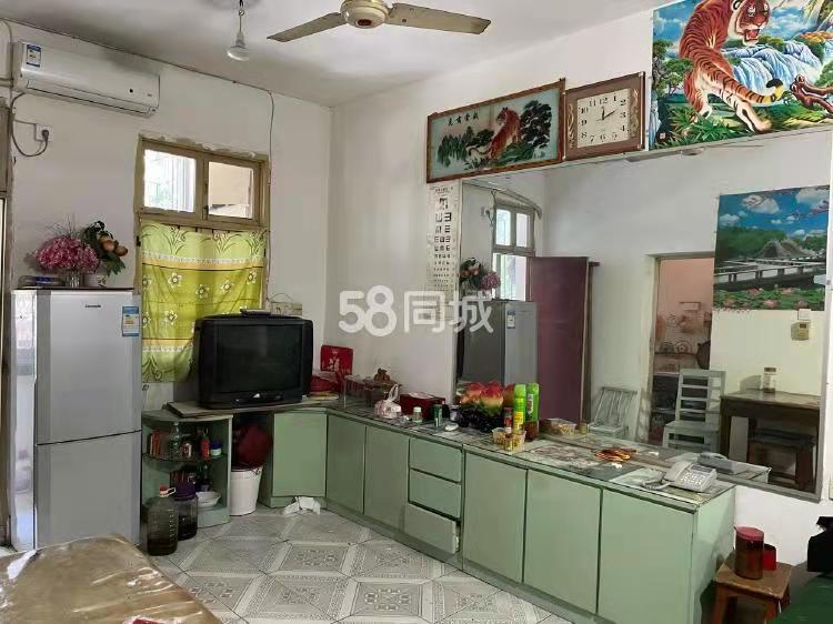 601红卫村 1室1厅1卫 500.0元/月 601红卫村 1室1厅1卫 500.0元/月室内图